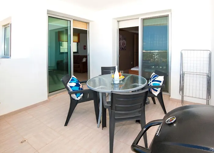 Sea View Apt*spacious Balcony*200m To The